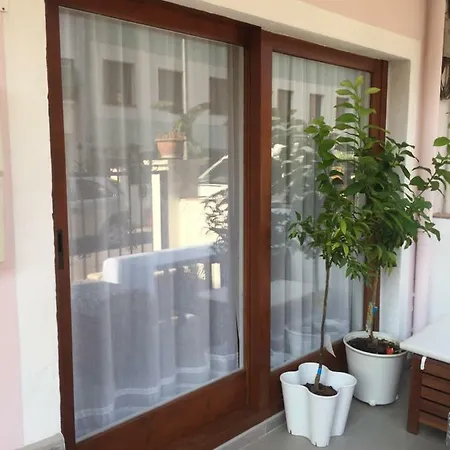 Montserrat Apartment *